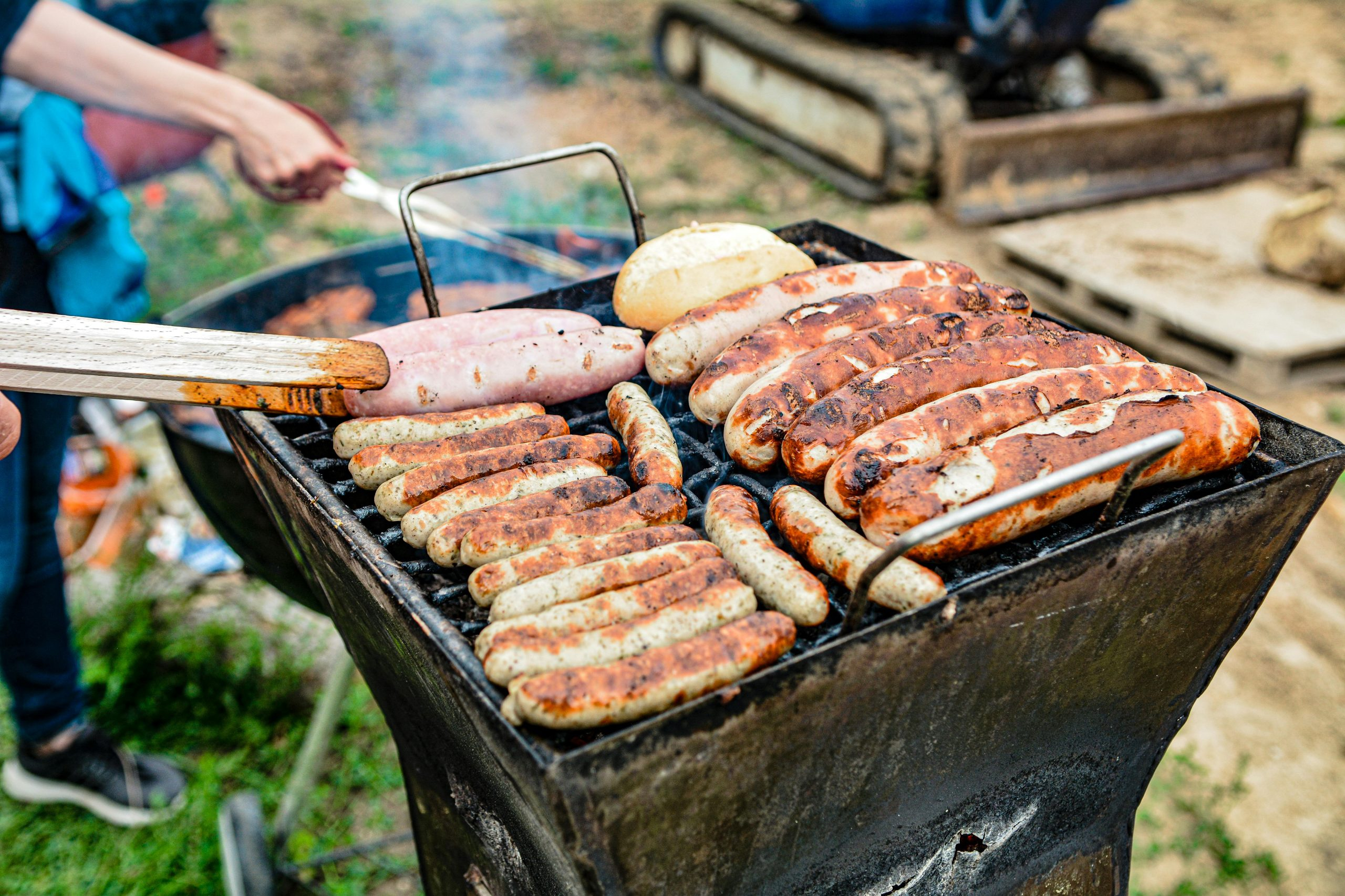 The Essential Guide to Grilling and Smoking Meats Outdoors